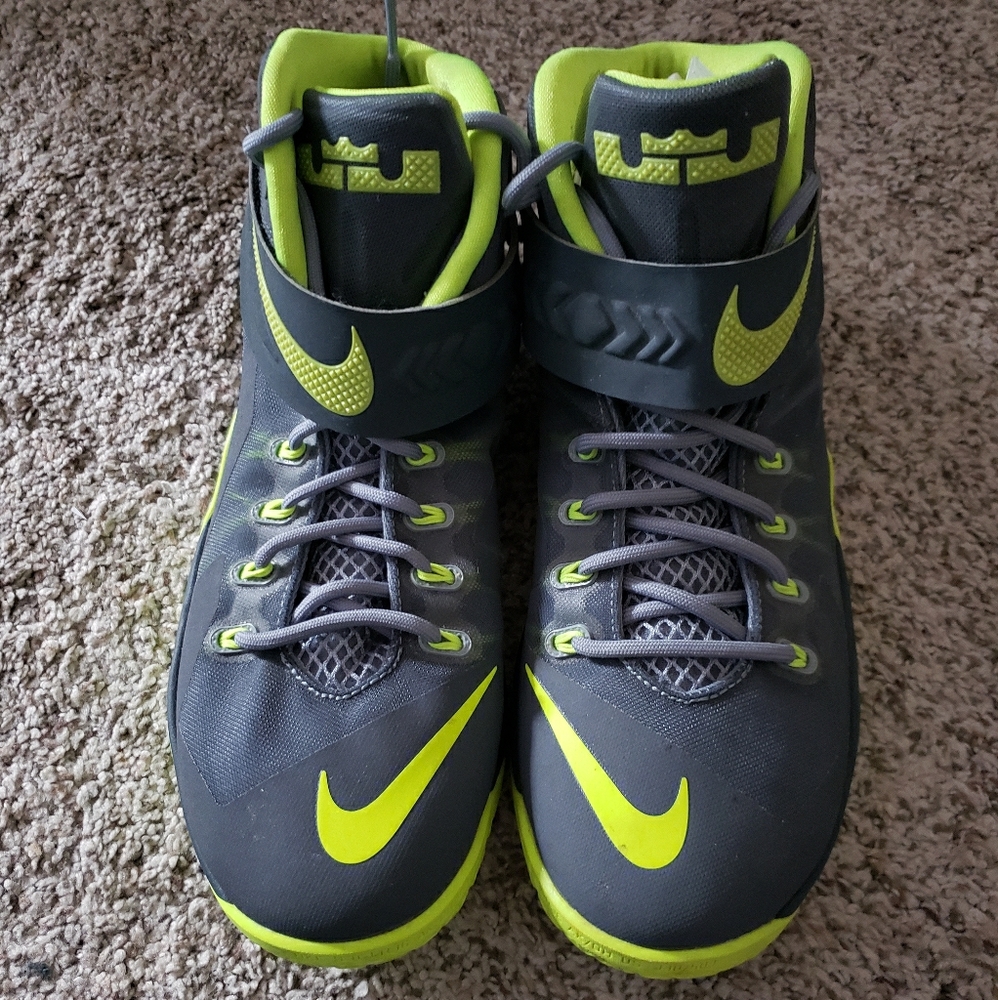 Lebron sneakers worn once